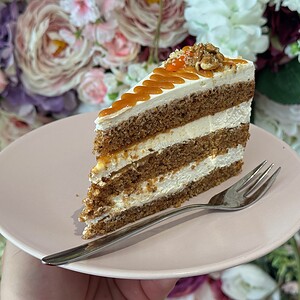 Mrkvová torta rez eshop zákusky Nitra cukráreň