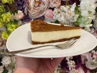Lotus cheesecake. Zákusky z Ružovej cukrárne Nitra